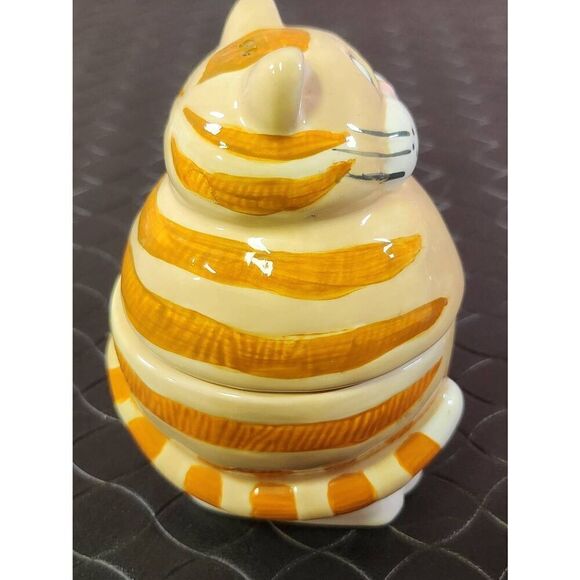 Bella Casa by Ganz Salt and Pepper Shaker Tabby Cat - Picture 4 of 7